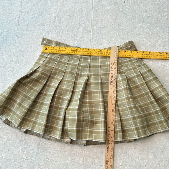 Two pleated skirts with short linings - Picture 7 of 11
